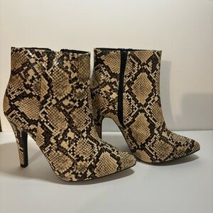 NWT Snakeskin Pattern Ankle Boots